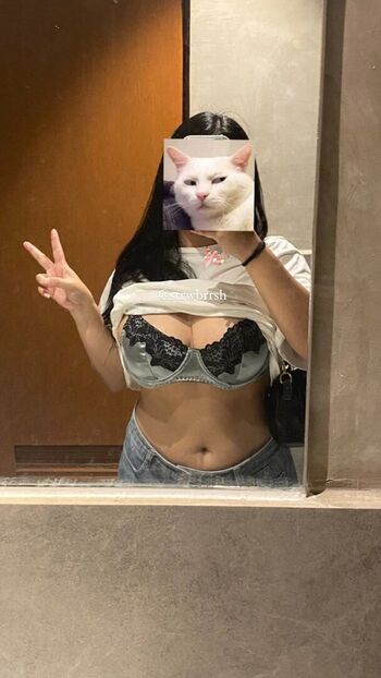 Full leaked Strwbrrsh private onlyfans photo