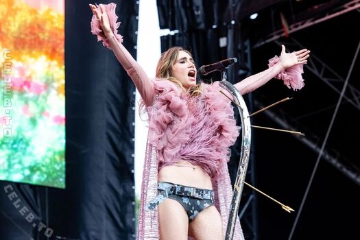 Suki Waterhouse