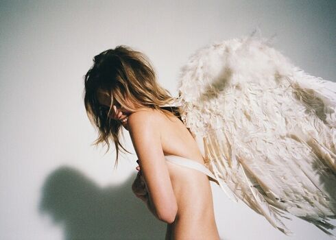 Full leaked Suki waterhouse private onlyfans photo