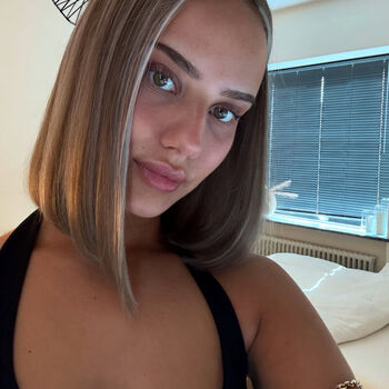Full leaked Swedish girls private onlyfans photo