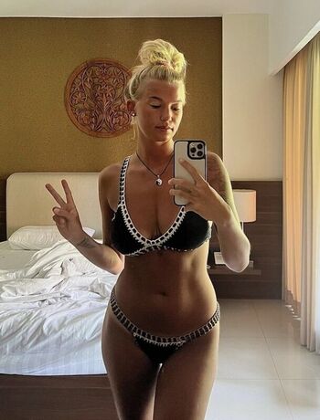 Full leaked Swedish girls private onlyfans photo