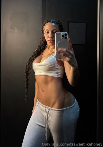 Full leaked Sweetlikehoney private onlyfans photo