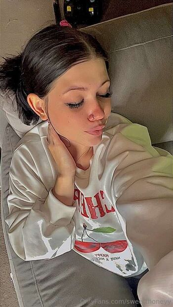 Full leaked Sweetthoneyy of private onlyfans photo