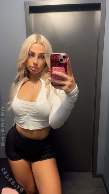 Full leaked Tara elaine private onlyfans photo