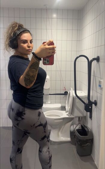 Full leaked Tastethetreacle private onlyfans photo