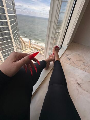 tatianasnaughtytoes