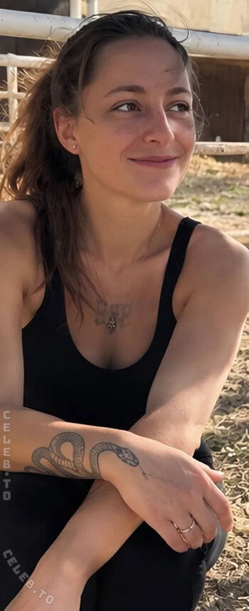 TeenLeonie18