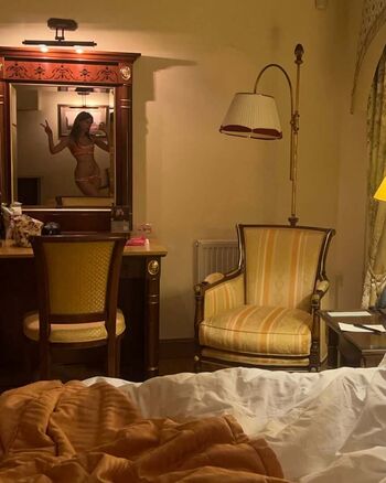 Full leaked Isla dawn/ private onlyfans photo