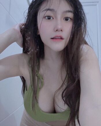 Full leaked Thai girls private onlyfans photo