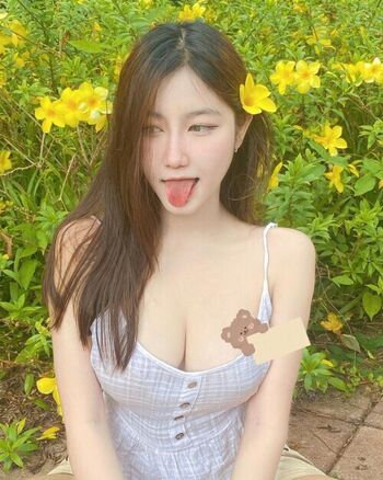 Full leaked Thai girls private onlyfans photo
