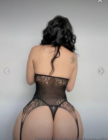 Full leaked Thathoneydip  page private onlyfans photo