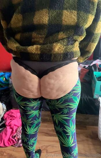 Full leaked Thai girls / private onlyfans photo