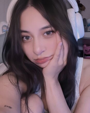 Full leaked Thebunniiee cute af asian chick private onlyfans photo