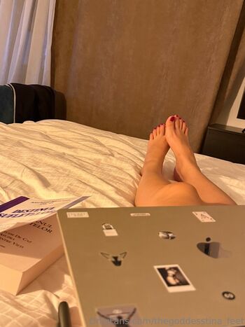 thegoddesstina_feet