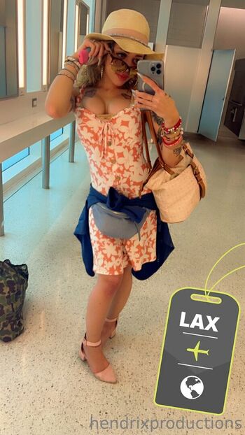 thehollyhendrix
