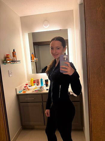 Full leaked Thehoneybeee private onlyfans photo