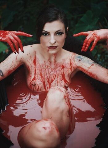 theneonharlot