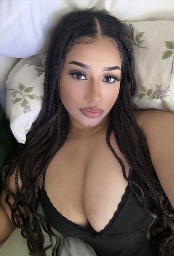 Thick Curvy Baddie