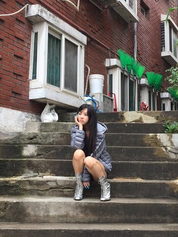 tiny.pretty.j