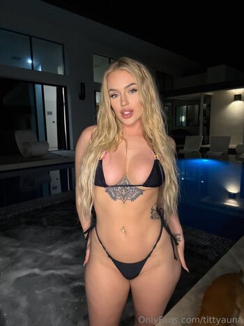 tittyauna