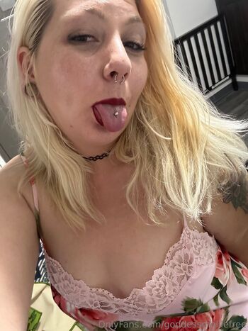 Full leaked Toomuchmoliiefree private onlyfans photo