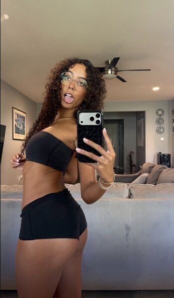 Full leaked Ttahlula private onlyfans photo