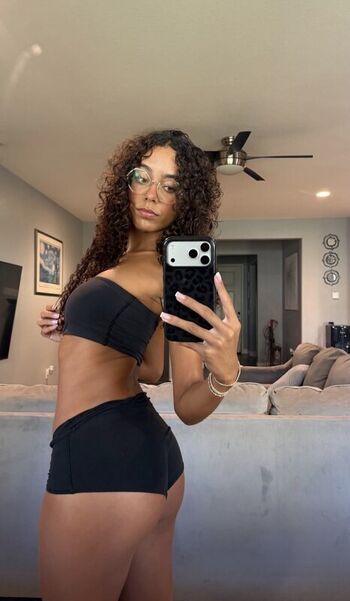 Full leaked Ttahlula private onlyfans photo