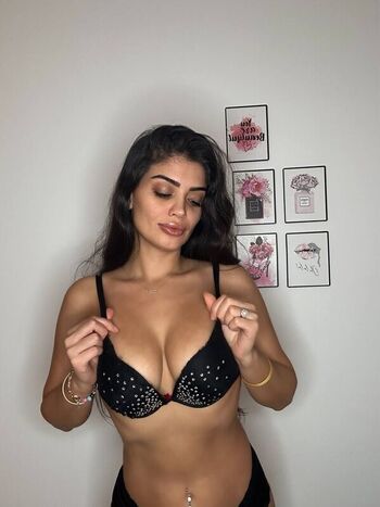 Full leaked Turkish girls private onlyfans photo