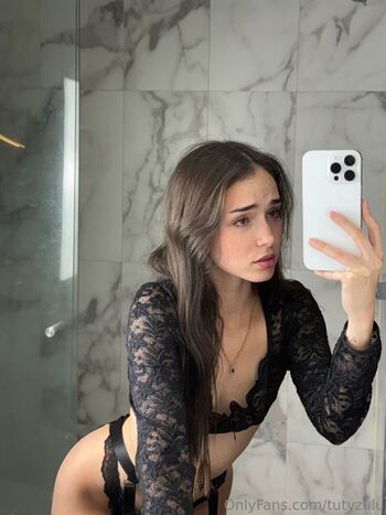 Full leaked Tutyzulu private onlyfans photo