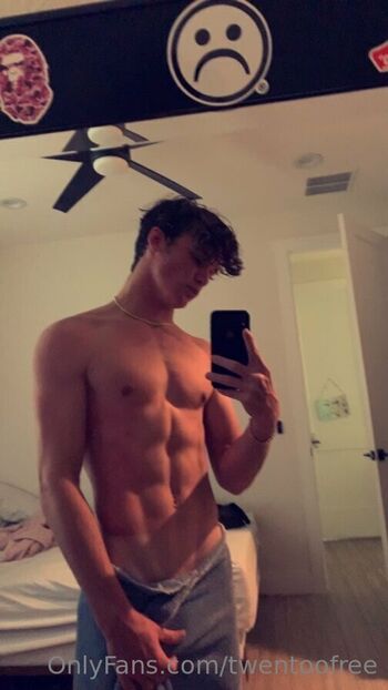 Full leaked Twentoofree private onlyfans photo