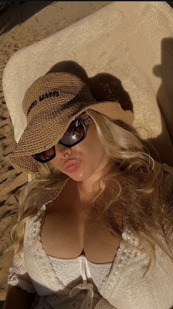 Full leaked Twentyoneeighteen private onlyfans photo