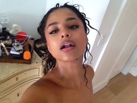 Full leaked Lisa evans / private onlyfans photo