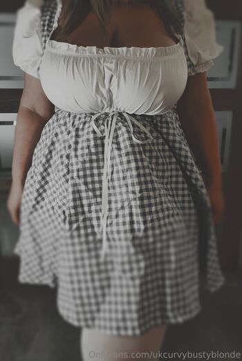 ukcurvybustyblonde