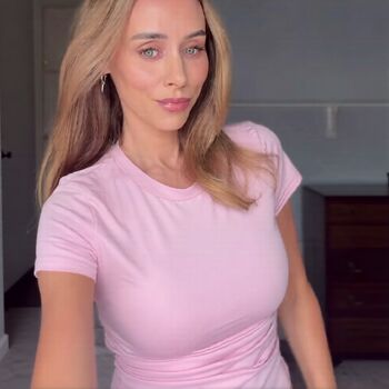 Full leaked Una healy private onlyfans photo