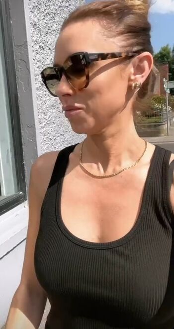 Full leaked Una healy page private onlyfans photo