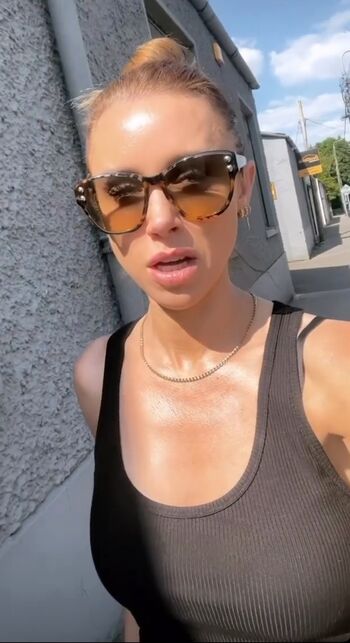Full leaked Una healy page private onlyfans photo