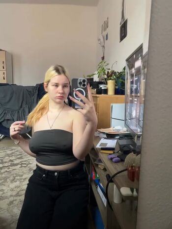 Full leaked Uptempo lea private onlyfans photo