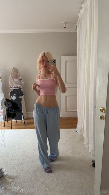 Full leaked Uwulinzor private onlyfans photo