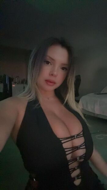 Full leaked Valesalazar private onlyfans photo