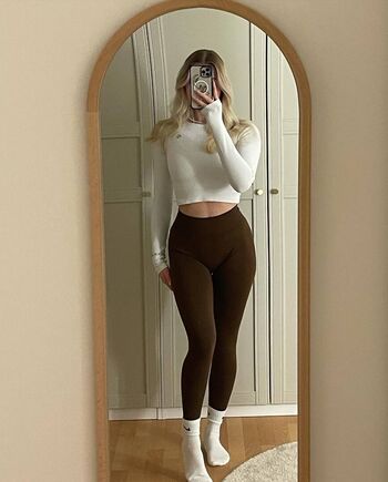 Full leaked Vallixpauline page private onlyfans photo