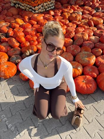 Full leaked Vallixpauline private onlyfans photo