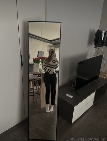 Full leaked Vallmi private onlyfans photo