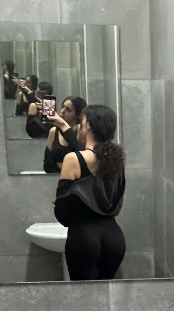VANESSA TROIA