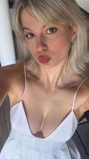 Full leaked Varvarik star private onlyfans photo