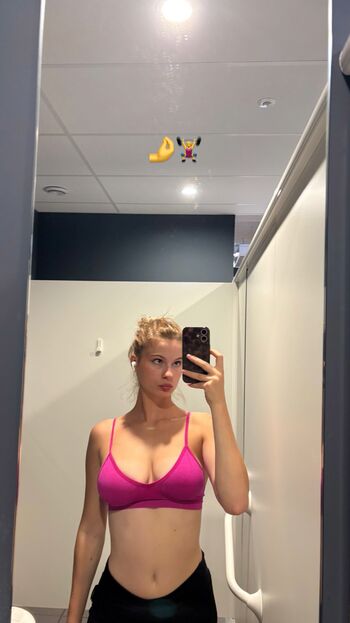 Full leaked Varvarik star private onlyfans photo