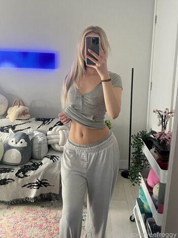 Full leaked Veefroggy private onlyfans photo