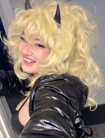 Full leaked Venom wifey private onlyfans photo
