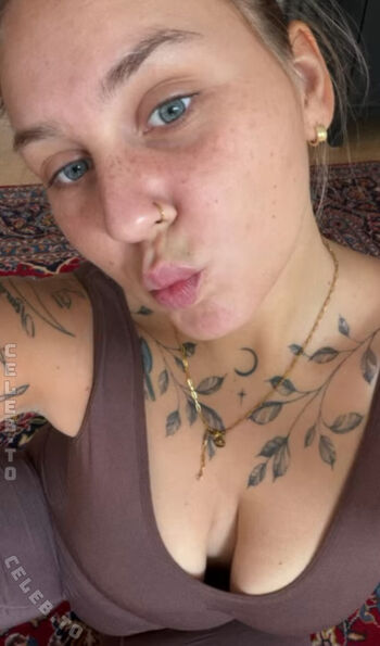 Full leaked Viky kid private onlyfans photo