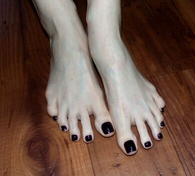 Violet's Toes (Violet's Perfect Feet