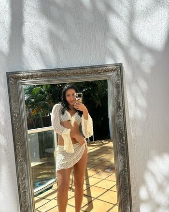 Violeta Dee